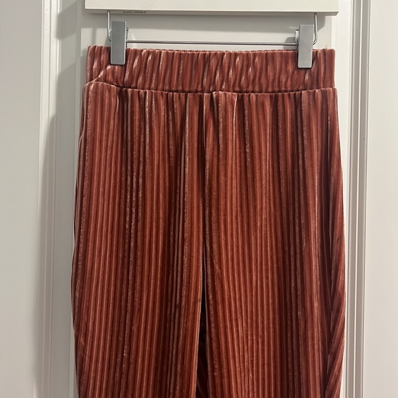 ✨ SHEIN BAE Solid Flare Leg Velvet Pants Womens SIZE S • Worn Once • Stretchy - Picture 6 of 10